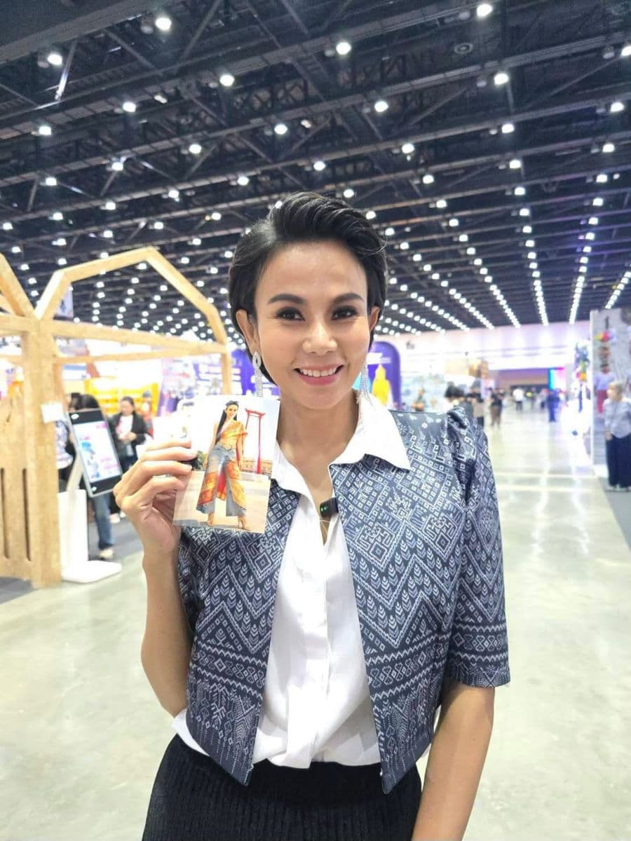 รูปชุดไทยเสาชิงช้า
